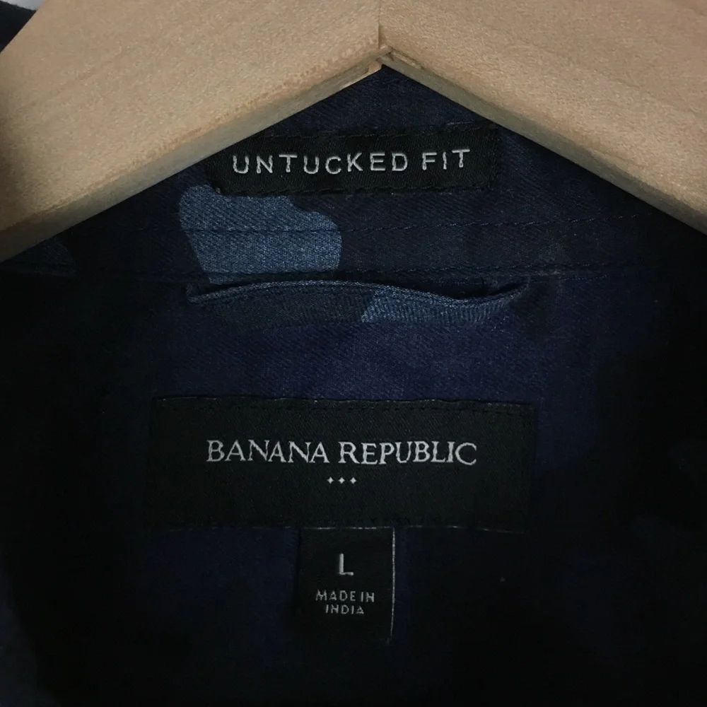 BANANA REPUBLIC Camo Button Up Shirt Untucked Fit Long Sleeve Flannel Navy Large